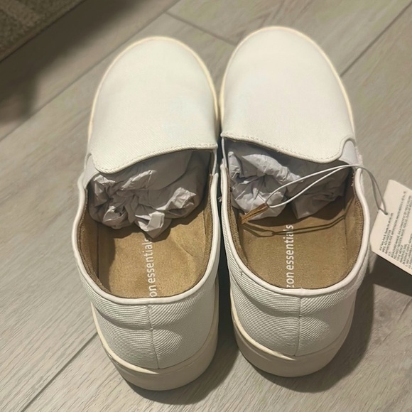Amazon Essentials Classic White Slip-Ons - Picture 6 of 6